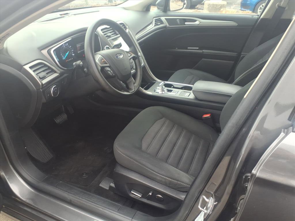 Used 2019 Ford Fusion SE image 12