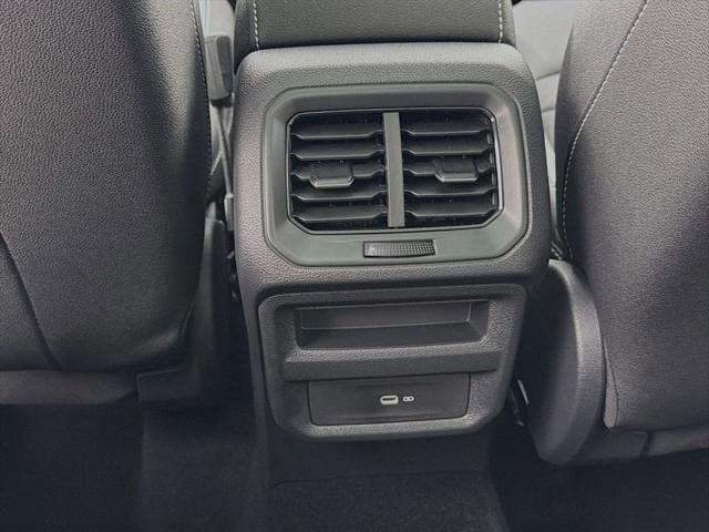 Used 2025 Volkswagen Taos SEL image 27