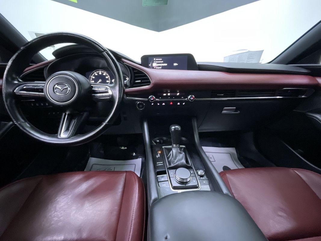 Used 2021 MAZDA MAZDA3 Hatchback w/Premium Plus Pkg image 17