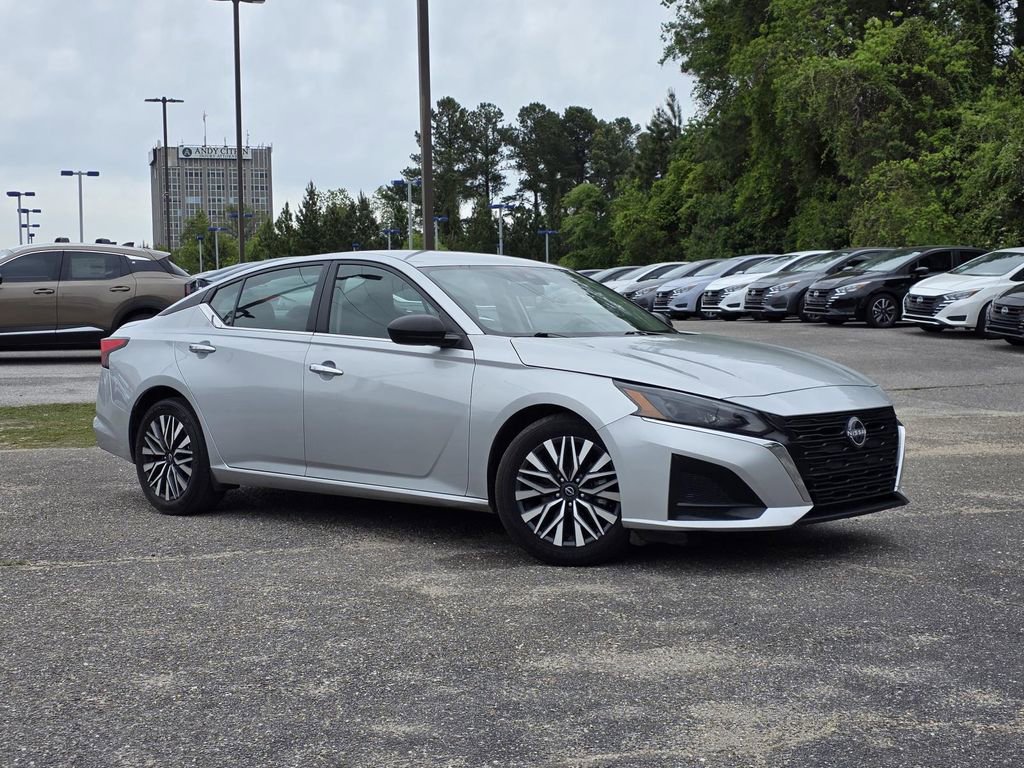 Used 2024 Nissan Altima 2.5 SV image 2