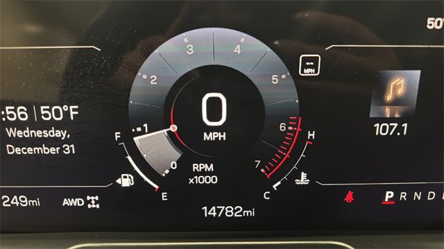 Used 2025 GMC Acadia Elevation image 11