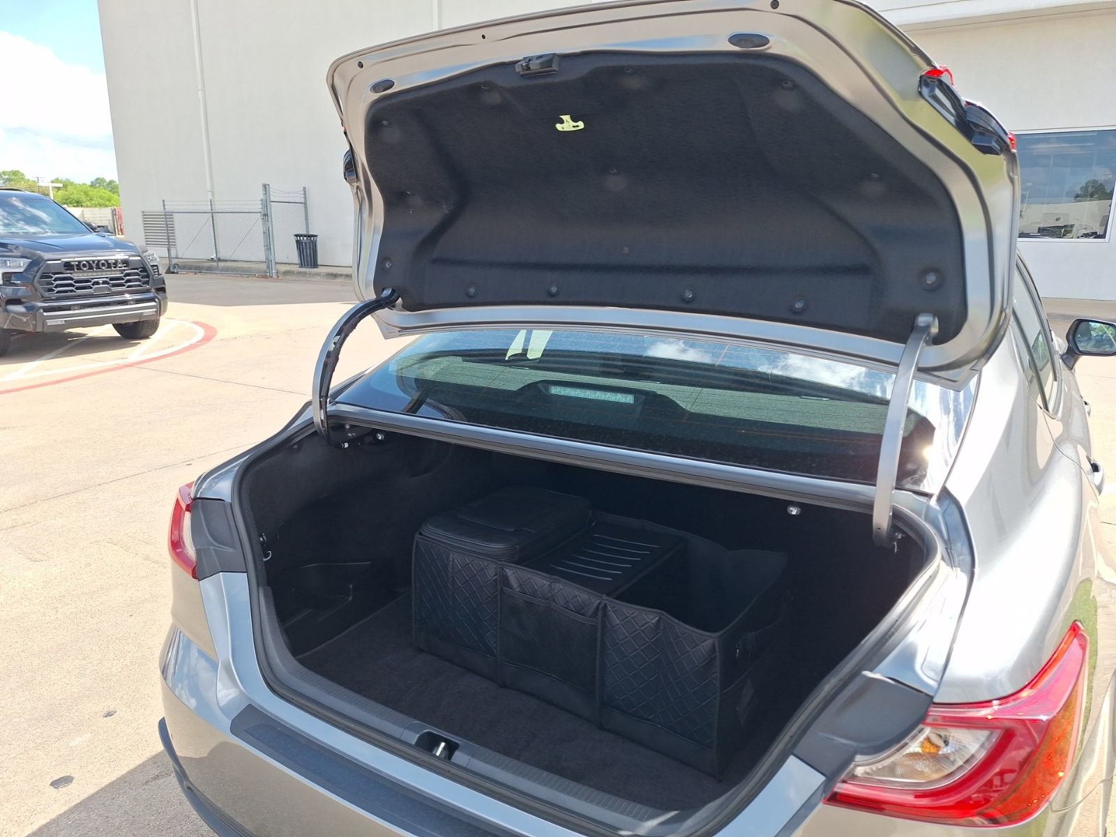 Used 2025 Toyota Camry SE w/ Convenience Package image 35