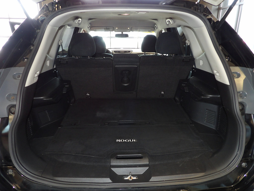 Used 2016 Nissan Rogue S FWD image 18