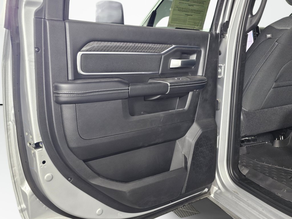 New 2026 RAM 3500 Big Horn AWD/4WD image 32