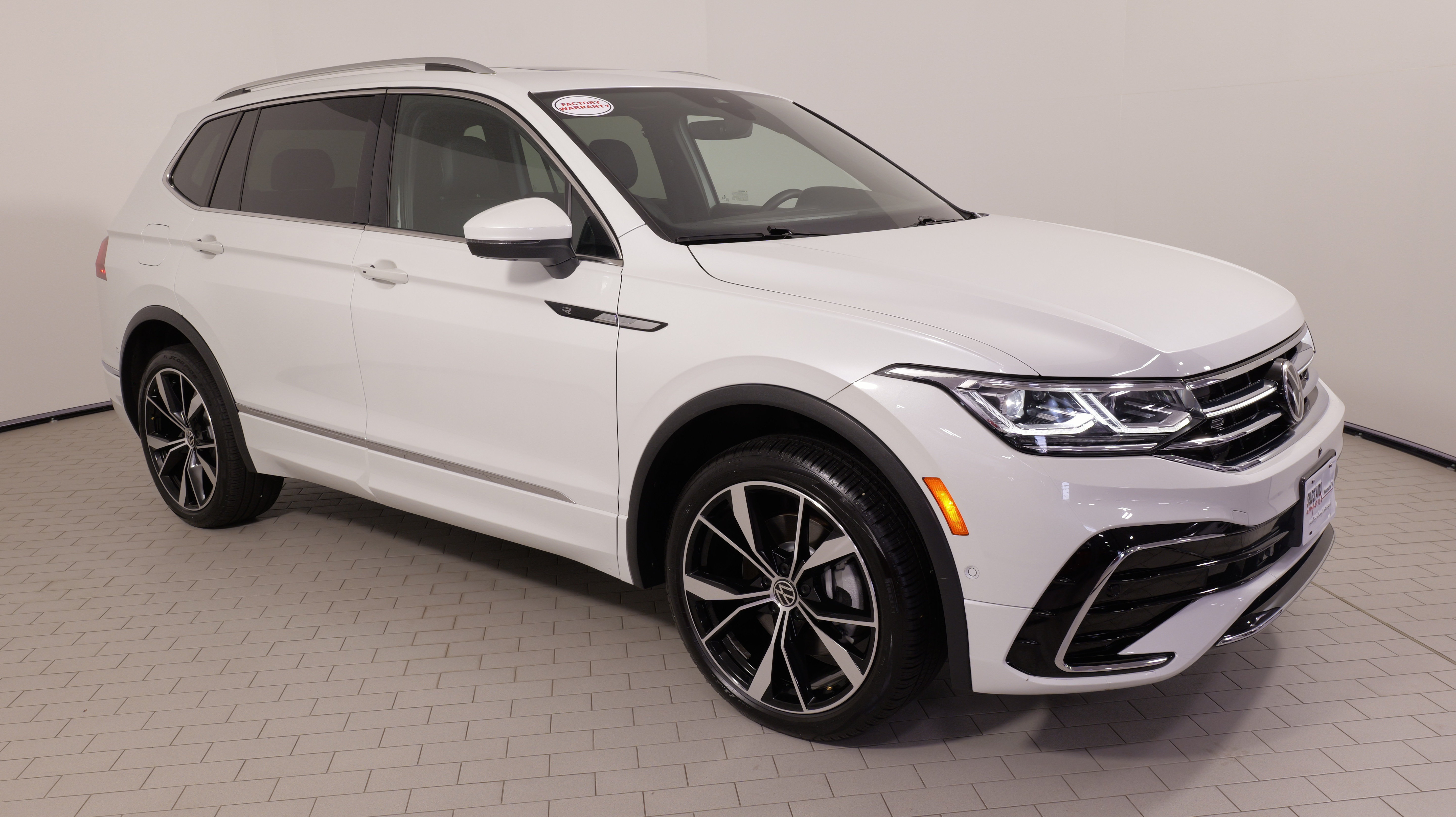 Used 2024 Volkswagen Tiguan SEL R-Line AWD/4WD image 7