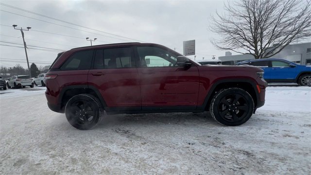 Used 2023 Jeep Grand Cherokee Altitude image 9