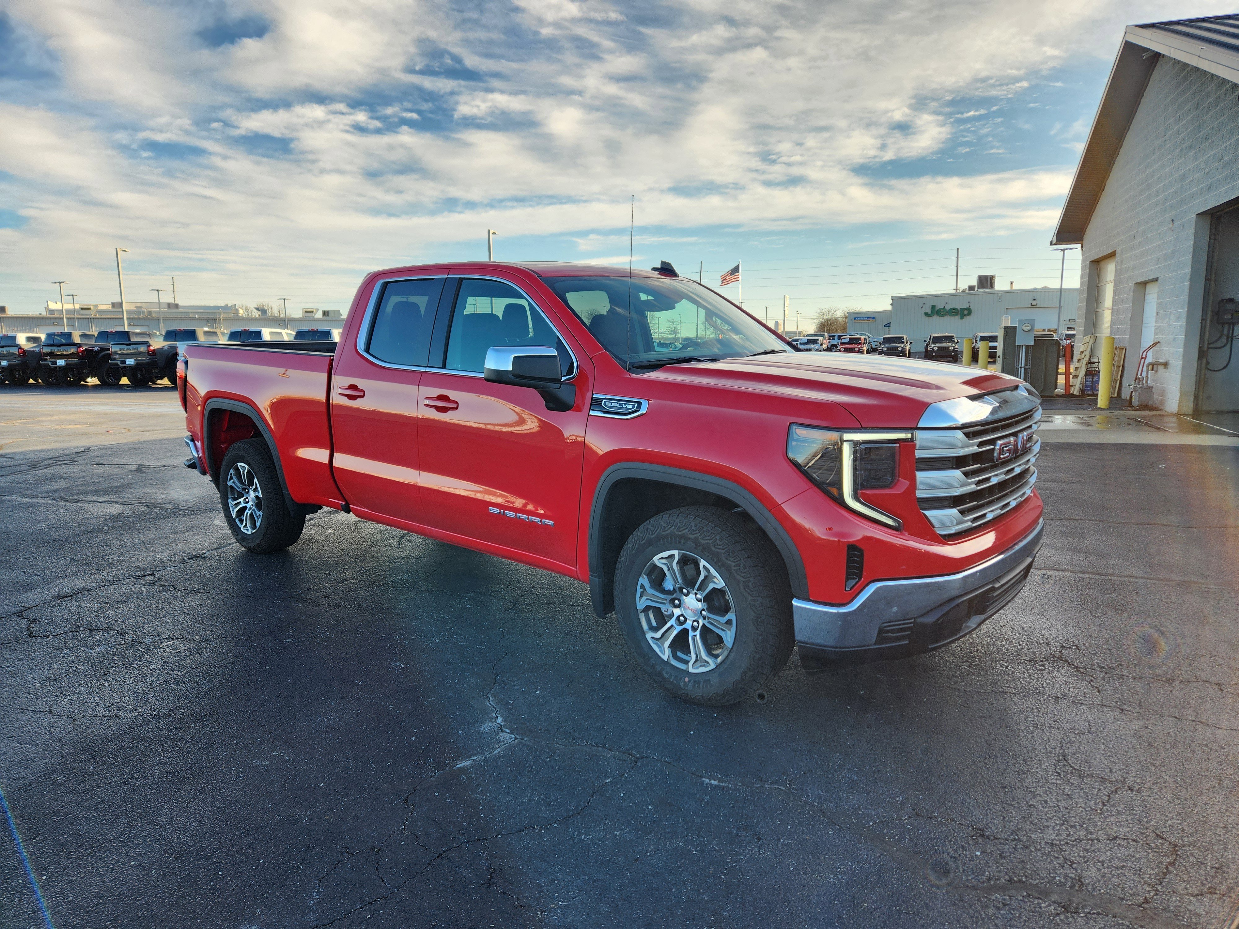 New 2025 GMC Sierra 1500 SLE image 6