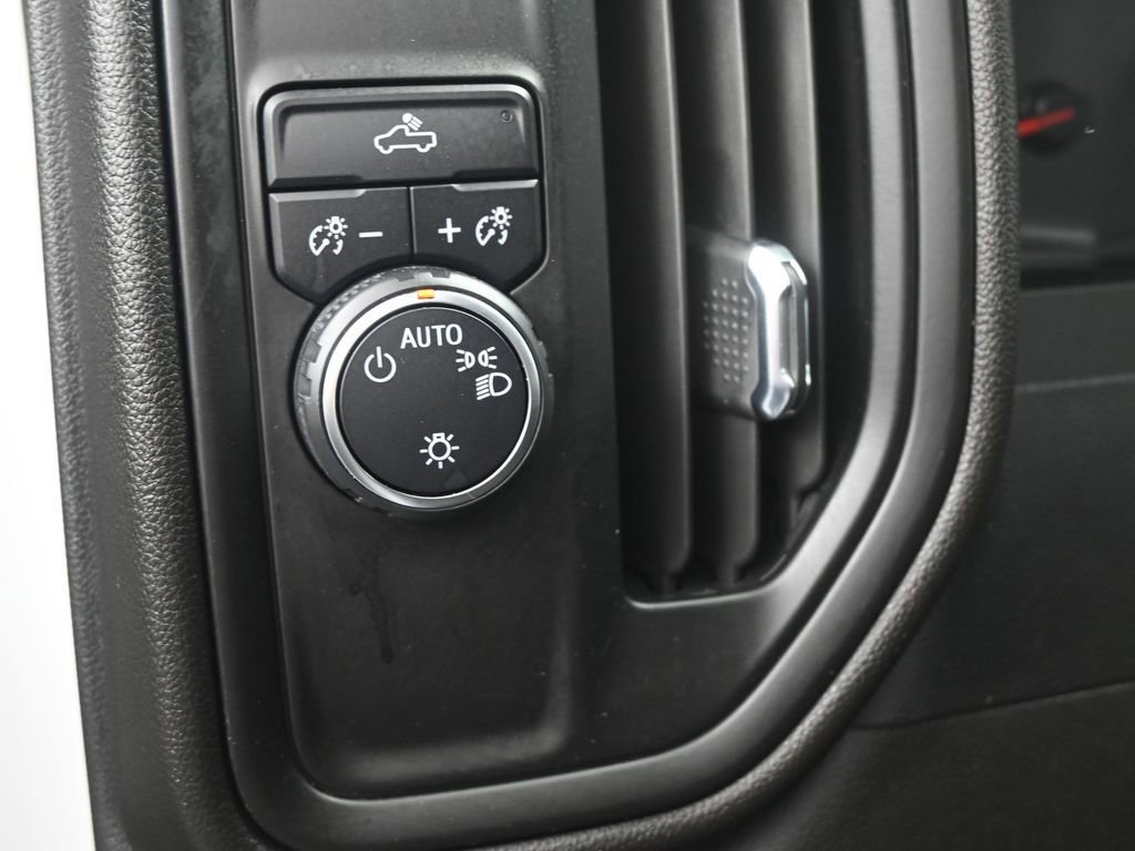 Used 2022 Chevrolet Silverado 1500 Custom w/ LPO, Dark Essentials Package image 21