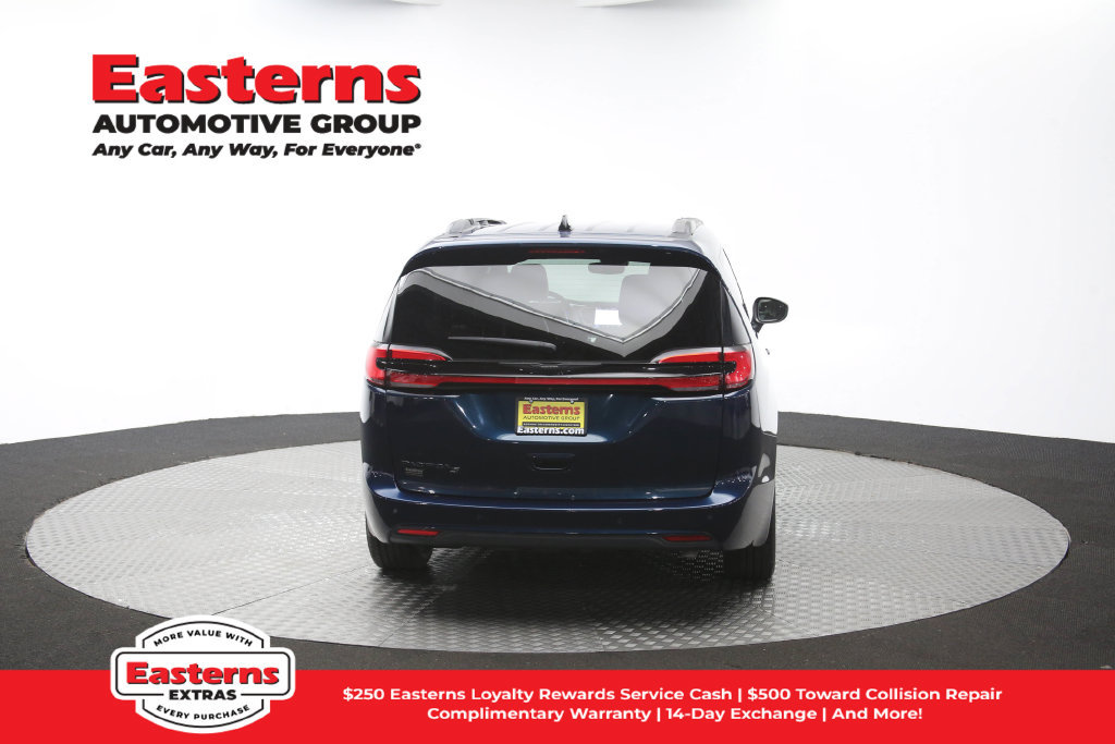 Used 2023 Chrysler Pacifica Touring-L w/ S Appearance Package FWD image 40