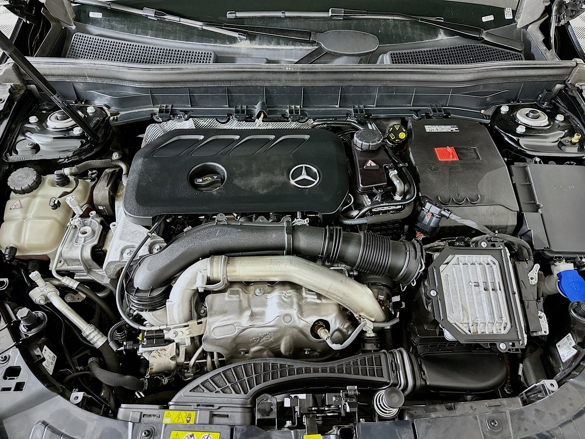 Used 2025 Mercedes-Benz GLB 250 4MATIC image 33