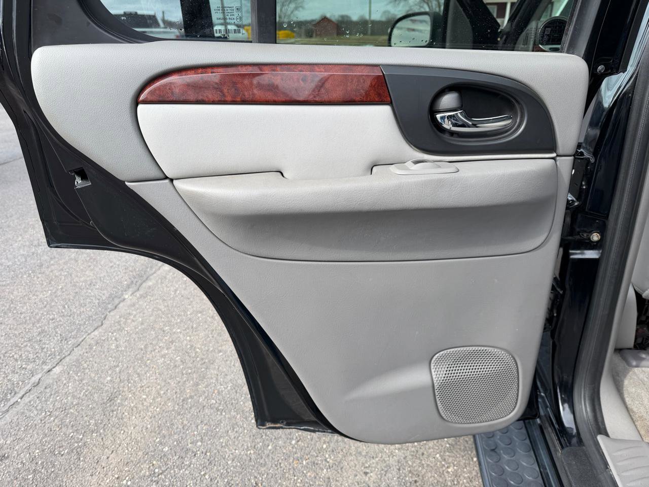 Used 2009 GMC Envoy Denali w/ Sun And 6-Disc Cd Package image 11