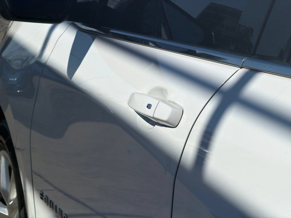 Used 2020 Chevrolet Equinox LT FWD image 12