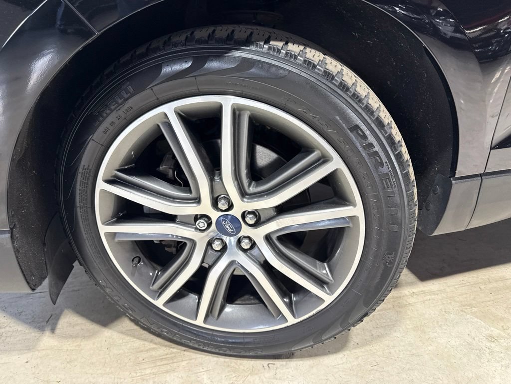 Used 2019 Ford Edge Titanium w/ Equipment Group 301A AWD/4WD image 2