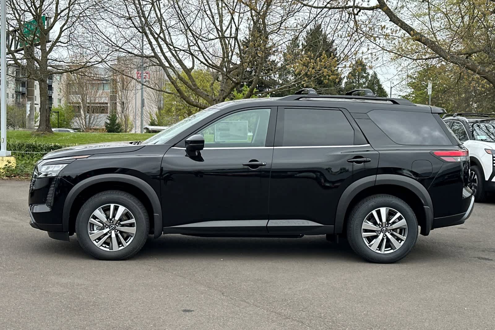 New 2026 Nissan Pathfinder SL image 5