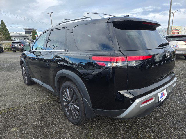Used 2024 Nissan Pathfinder SL w/ SL Premium Package image 5