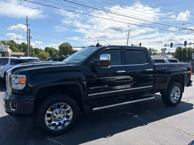 Used 2019 GMC Sierra 2500 Denali w/ Duramax Plus Package AWD/4WD image 3