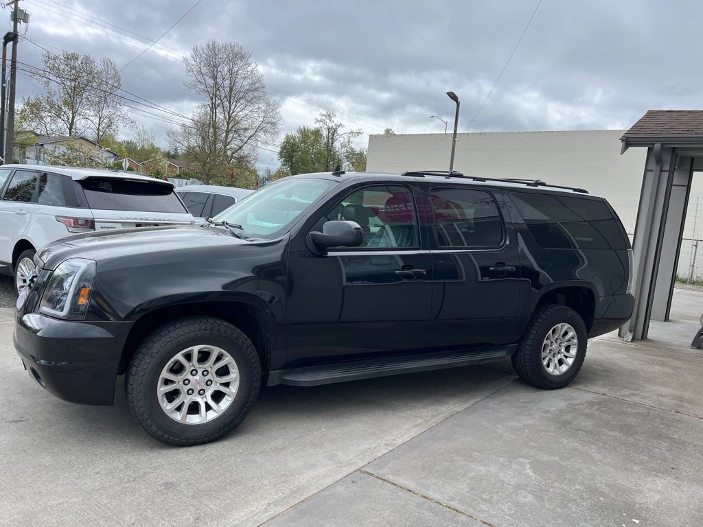 Used 2012 GMC Yukon XL SLT w/ SLT-2 Equipment Package AWD/4WD image 4