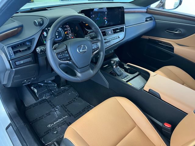 Used 2025 Lexus ES 300h w/ Premium Package FWD image 25
