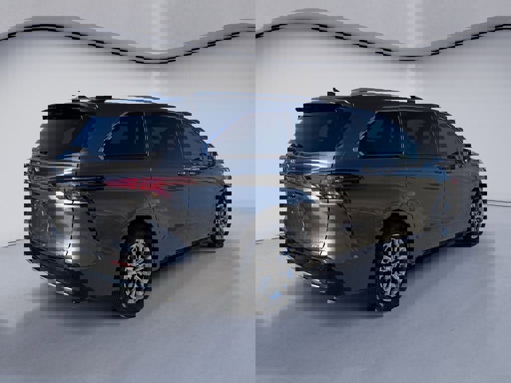 Used 2023 Toyota Sienna Platinum image 5