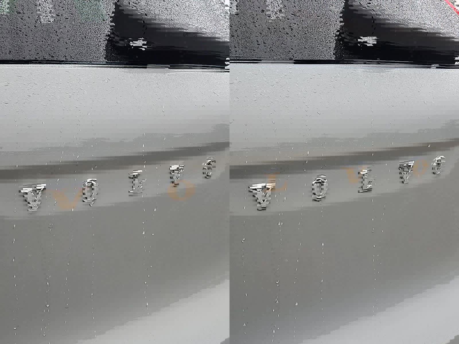 Used 2024 Volvo XC40 B5 Ultimate w/ Protection Package Premier image 11