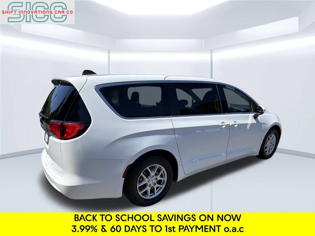 Used 2023 Chrysler Voyager LX FWD image 7