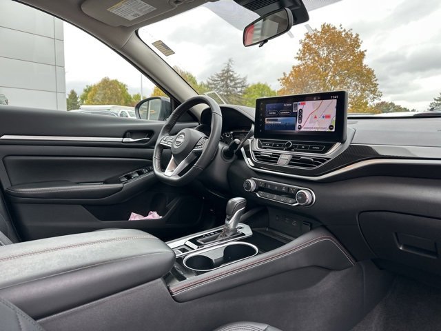 Used 2024 Nissan Altima 2.5 SR w/ SR Premium Package image 18