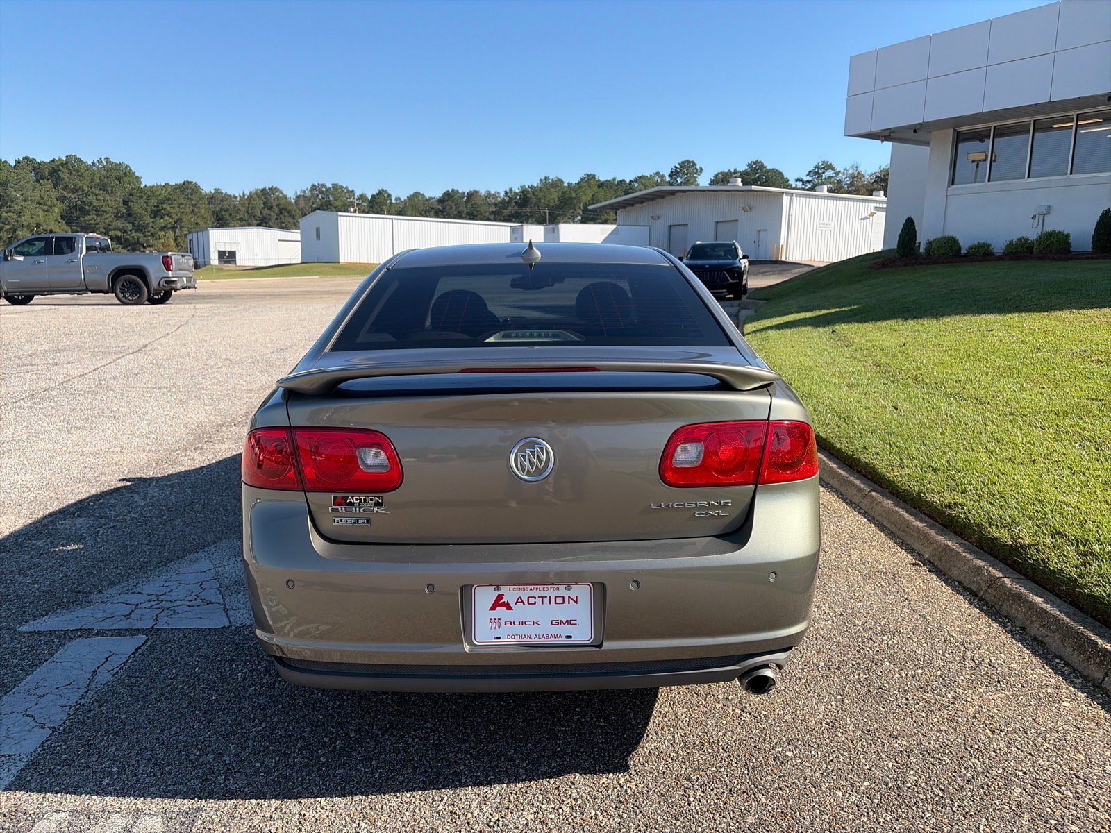 Used 2011 Buick Lucerne CXL FWD image 3