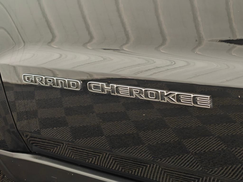 Used 2021 Jeep Grand Cherokee Laredo AWD/4WD image 44