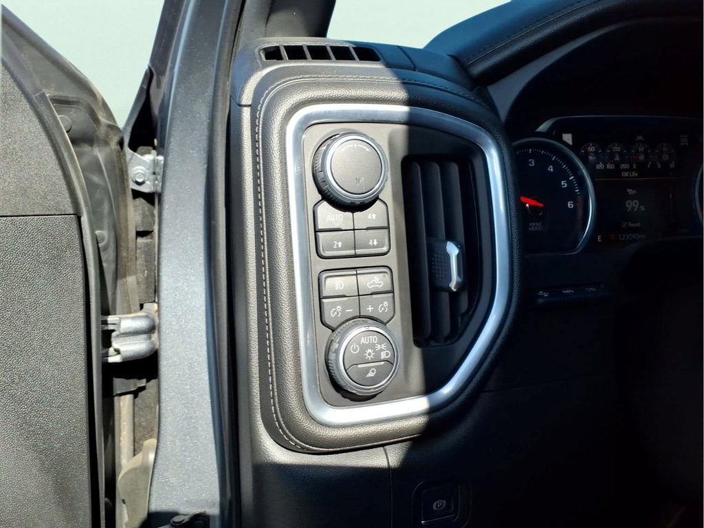 Used 2019 Chevrolet Silverado 1500 High Country w/ Technology Package AWD/4WD image 17