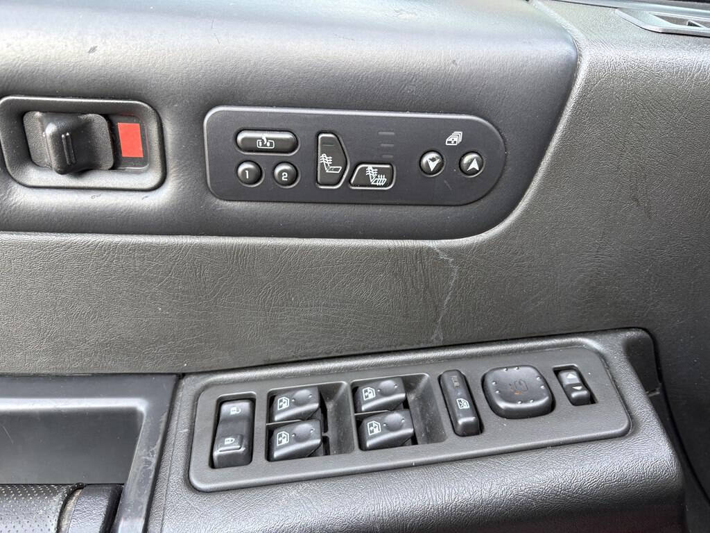 Used 2005 HUMMER H2 SUT w/ Preferred Equipment Group AWD/4WD image 18
