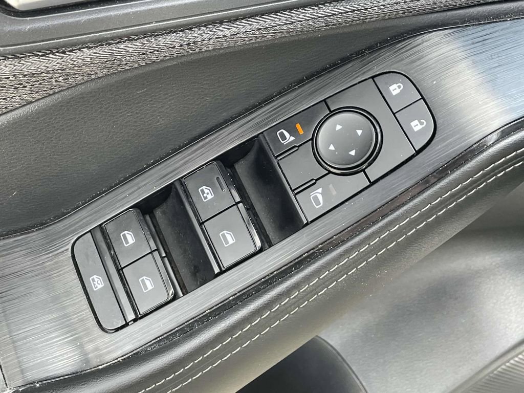 Used 2021 Nissan Rogue SV image 16