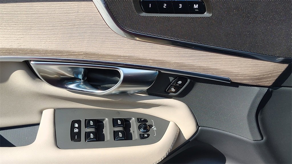 New 2026 Volvo XC90 B6 Core image 8