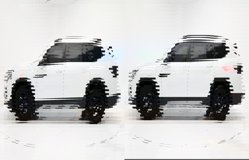 Used 2025 Volkswagen Atlas Peak Edition SE image 6