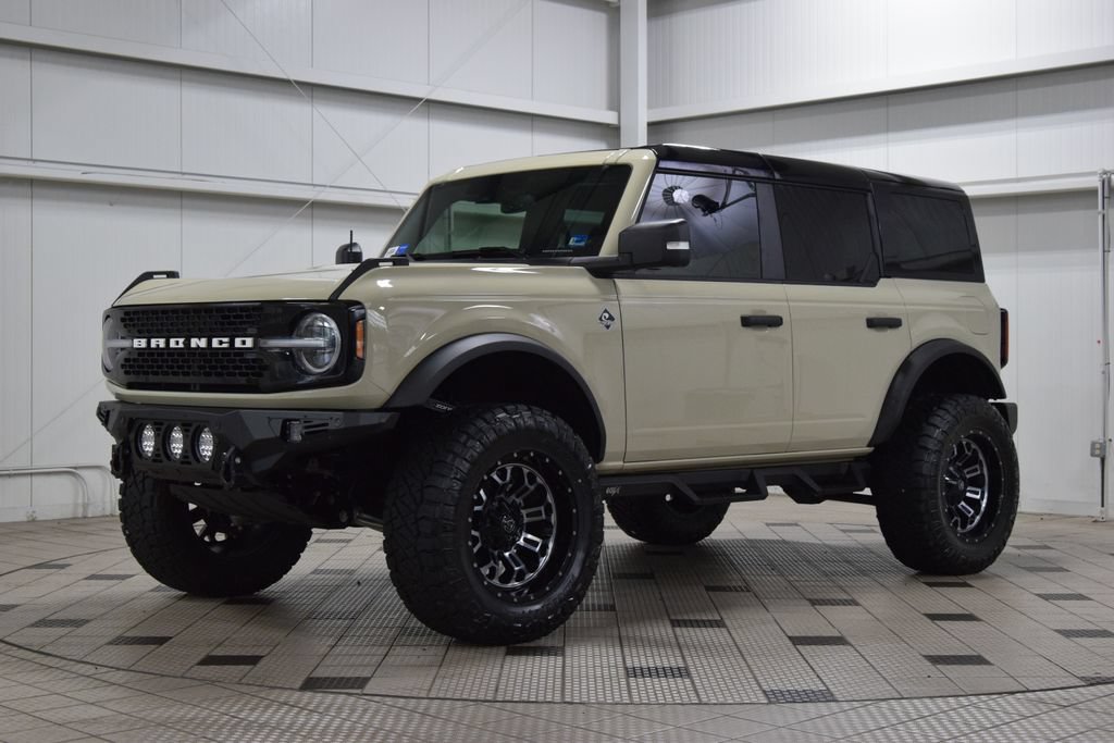Used 2025 Ford Bronco Outer Banks AWD/4WD image 3