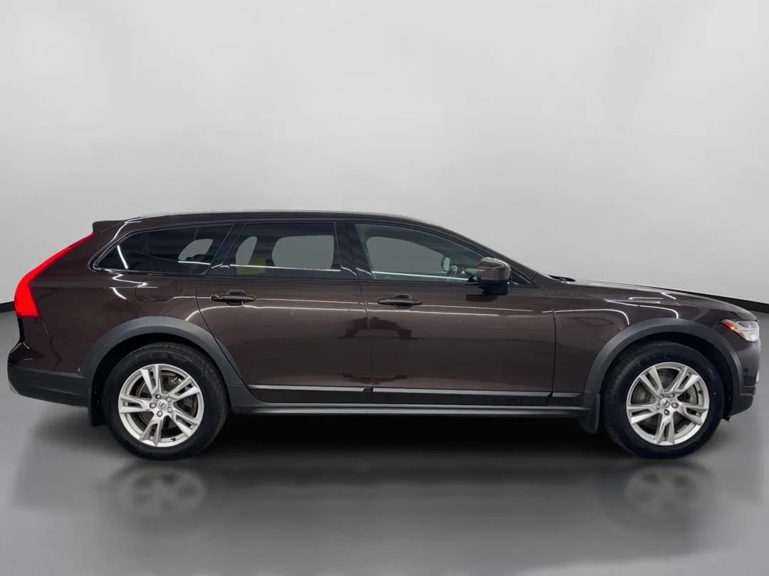 Used 2018 Volvo V90 T5 Cross Country w/ Convenience Package AWD/4WD image 11