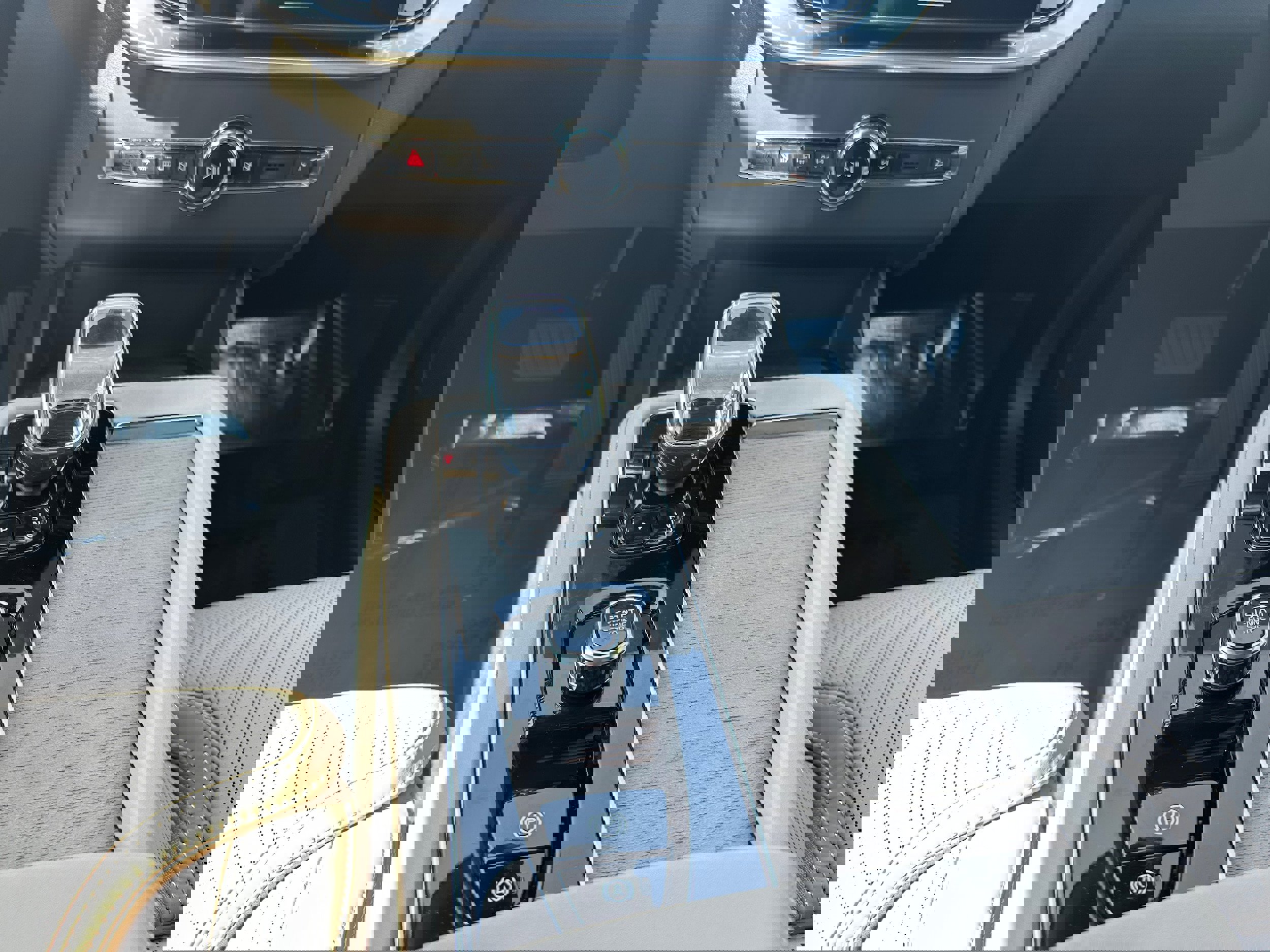 Used 2026 Volvo XC90 B6 Ultra w/ Protection Package image 14