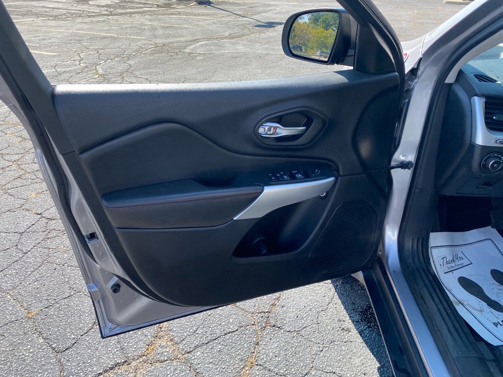 Used 2018 Jeep Cherokee Trailhawk w/ Comfort/Convenience Group image 11