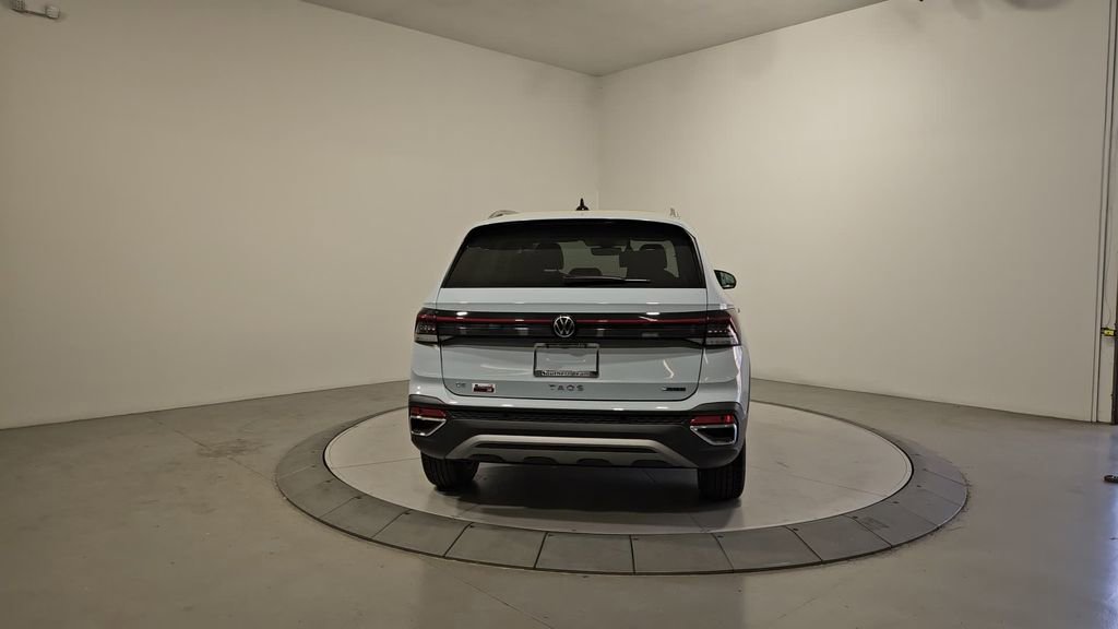 New 2025 Volkswagen Taos SE image 4