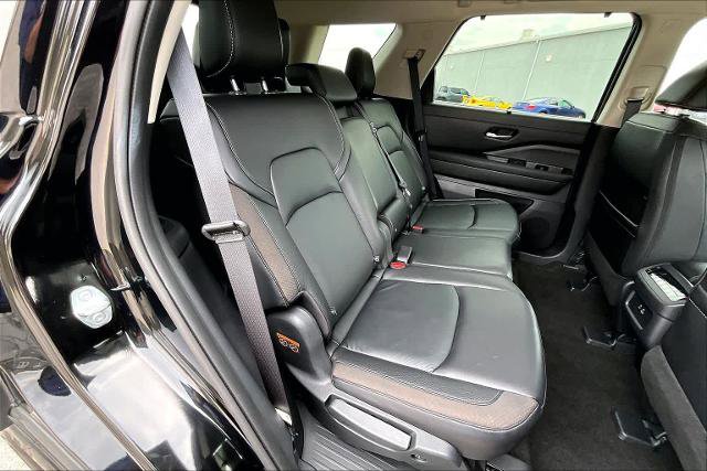 Certified 2023 Nissan Pathfinder SL w/ Black Appearance Package image 20