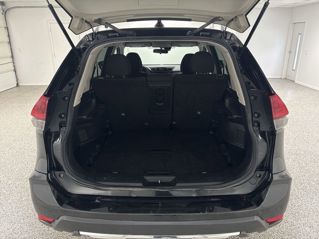 Used 2019 Nissan Rogue SV image 24