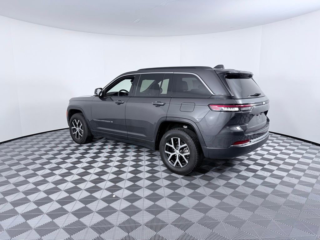 Used 2024 Jeep Grand Cherokee Limited w/ Trailer Tow Package image 5