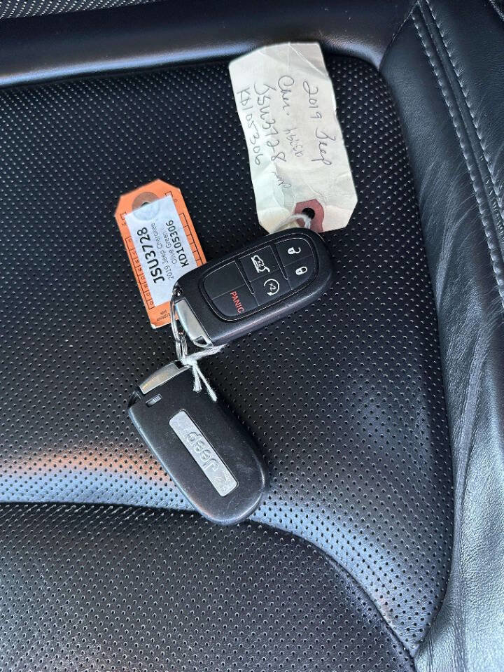 Used 2019 Jeep Cherokee Limited image 31