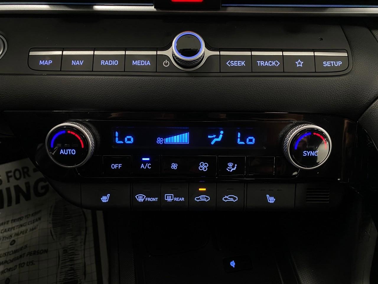 Certified 2025 Hyundai Elantra SEL image 24