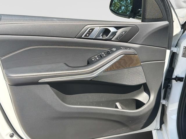Used 2022 BMW X5 xDrive40i w/ M Sport Package AWD/4WD image 19