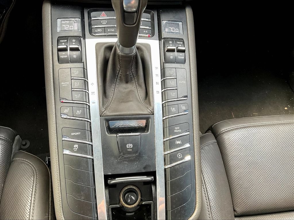 Used 2018 Porsche Macan AWD/4WD image 15
