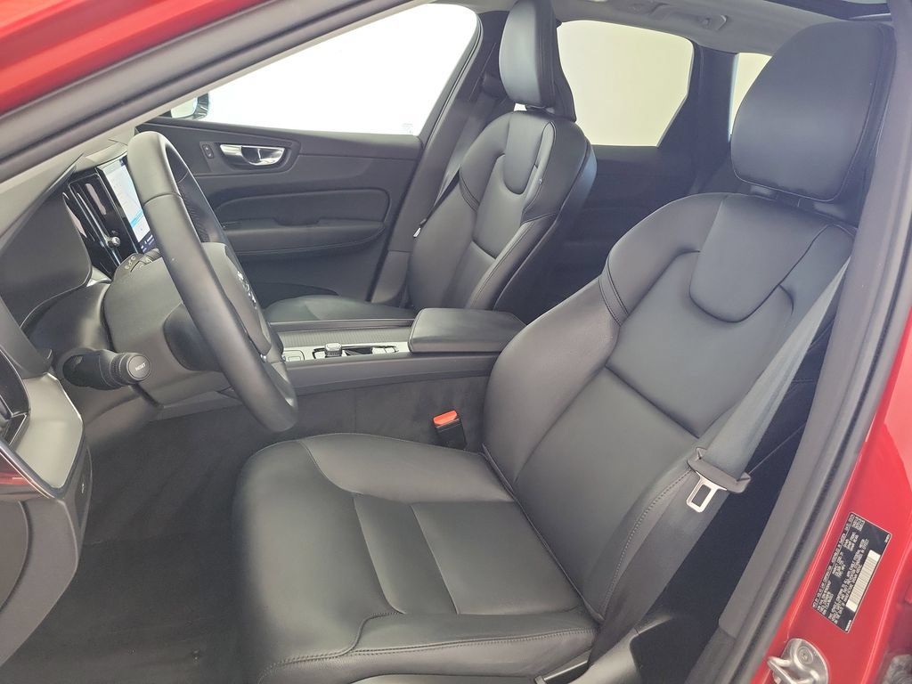 Used 2024 Volvo XC60 B5 Core AWD/4WD image 18