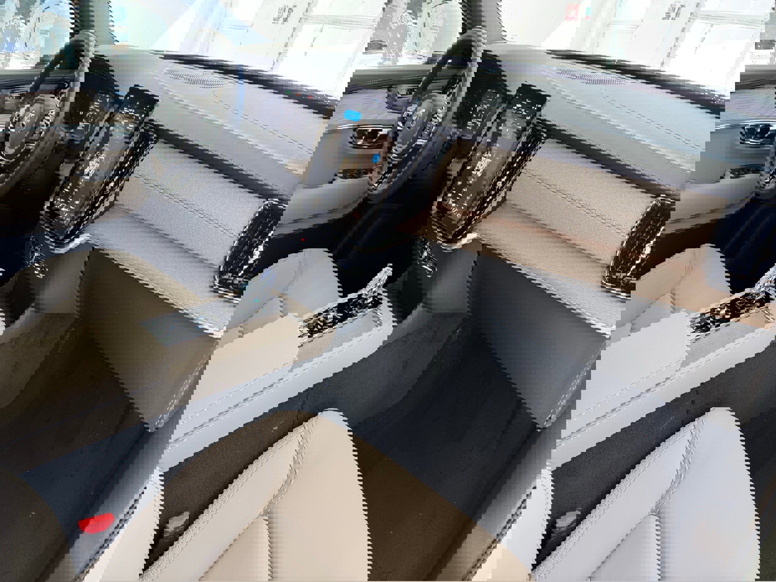 New 2026 Volvo XC90 B6 Plus w/ Protection Package Premier image 21