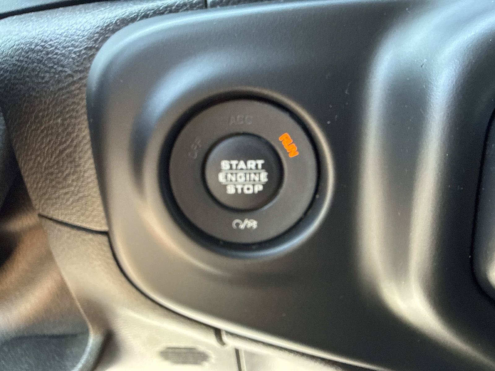Used 2018 Jeep Wrangler Unlimited Sahara AWD/4WD image 28