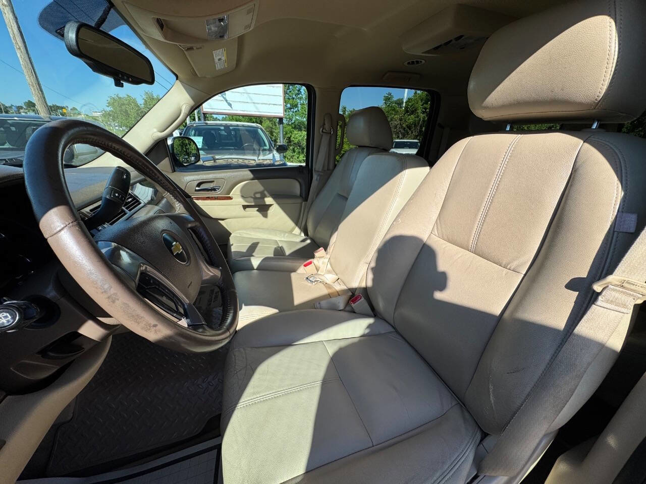 Used 2013 Chevrolet Suburban LS RWD image 11