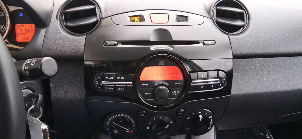 Used 2011 MAZDA MAZDA2 Touring image 12